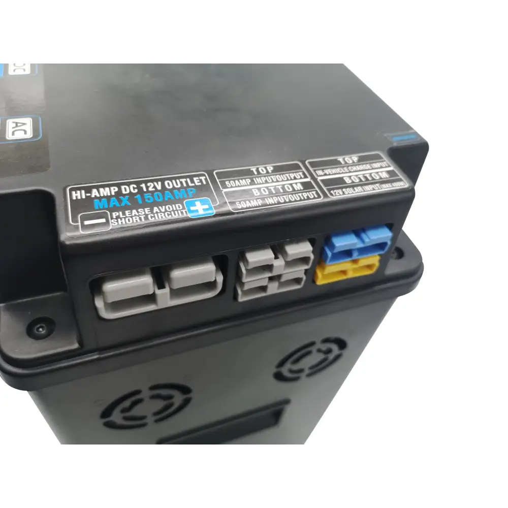 All-In-One Power Station con batteria LiFePO4 12V 240Ah 2816Wh + 30A MPPT + 30A DC-DC + 2200W Inverter onda pura